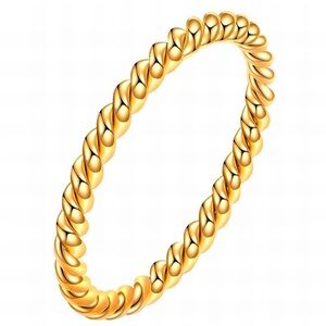 Elegant Gold Twist Bracelet
